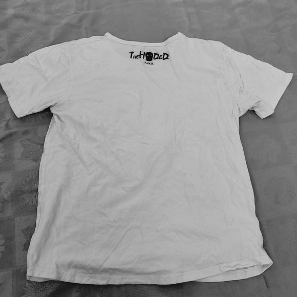 THE HOODED PARIS Embellished Tee Shirt - Picture 5 of 5